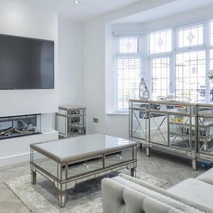 Ryan I Air I Bnb - 102 Mill Street - Free Parking